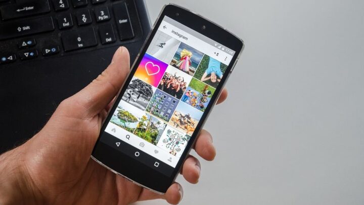 How to Add Animated GIF Stickers to Your Instagram Story