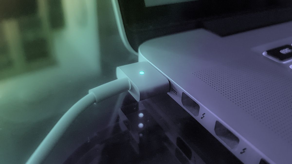 how-many-watts-does-a-laptop-use-when-charging-techosaurus-rex