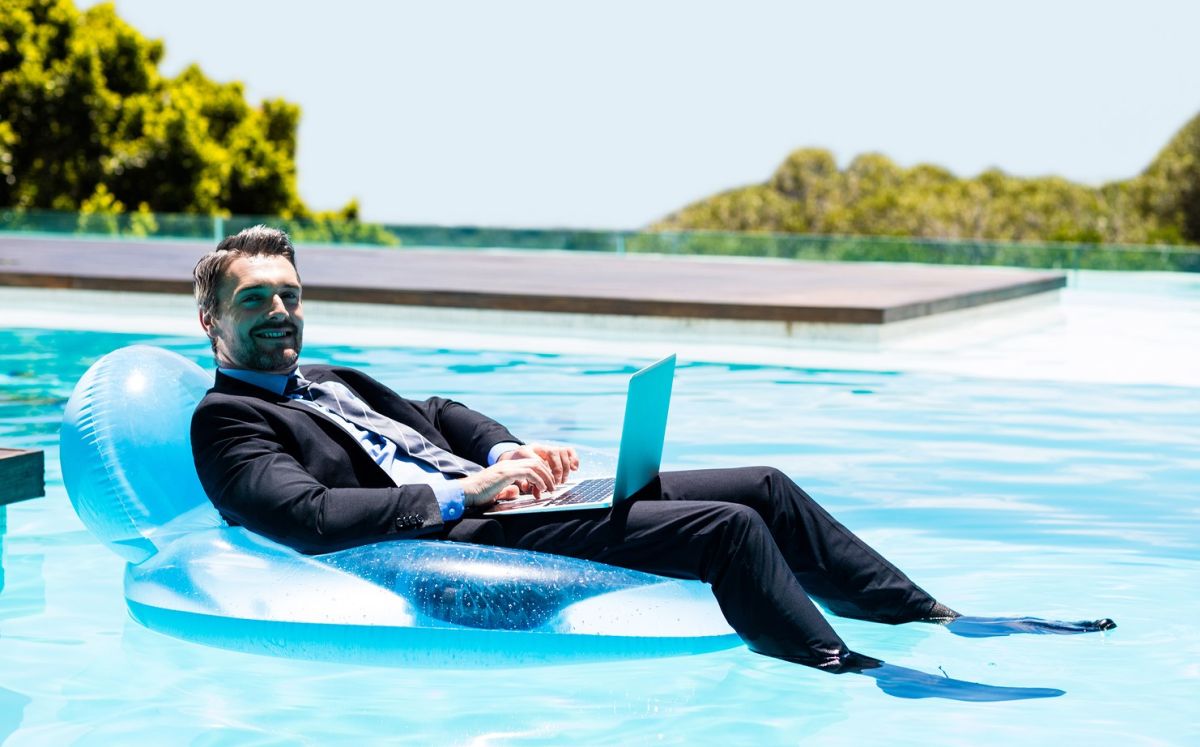 Working From the Pool – How to Use Your Laptop Safely
