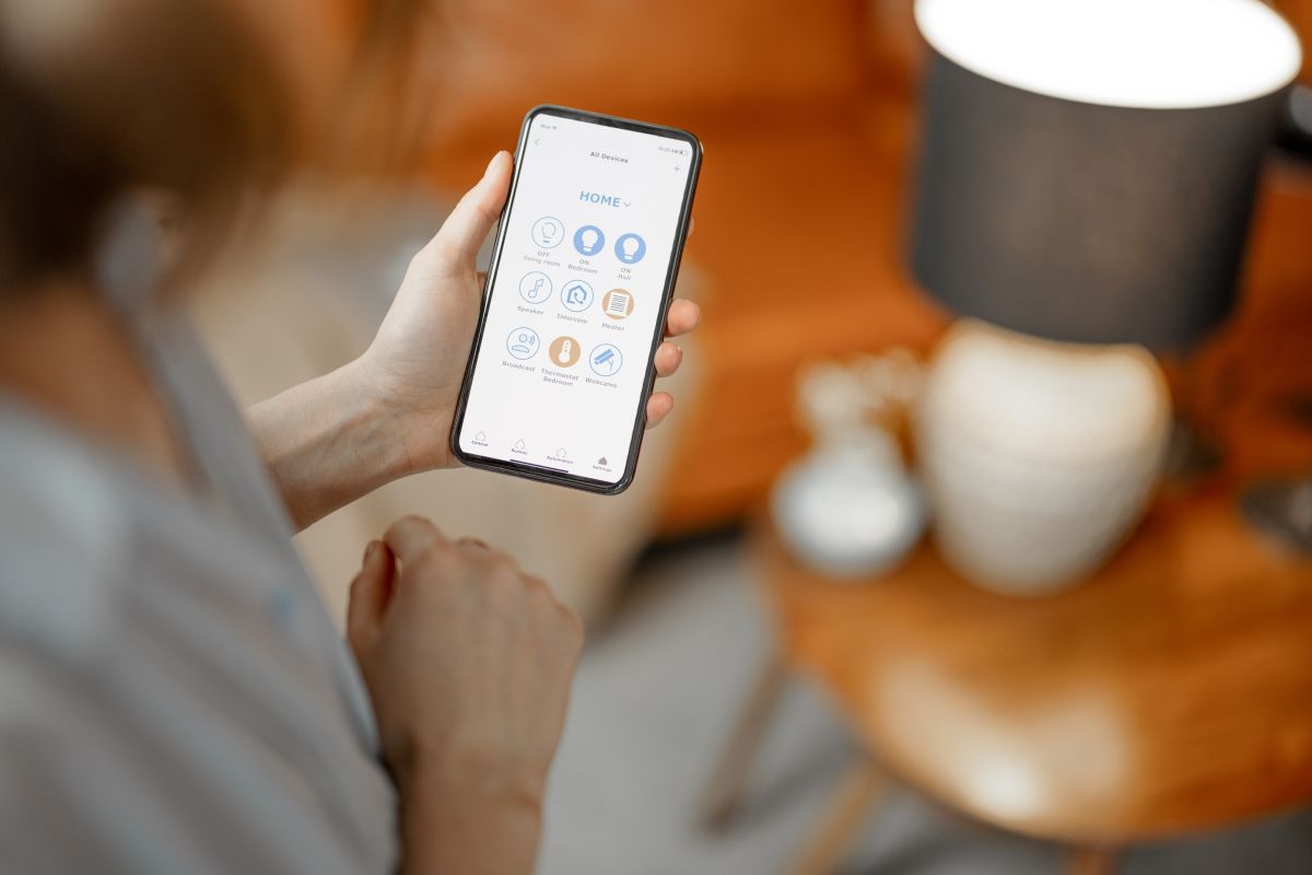 Do Smart Bulbs Use Electricity When Turned Off? Answer] Techosaurus Rex